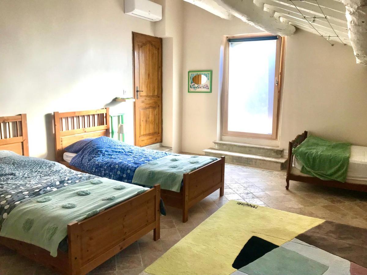 La Bergerie Des Amandiers Chambres Et Table D'Hotes Malataverne Esterno foto