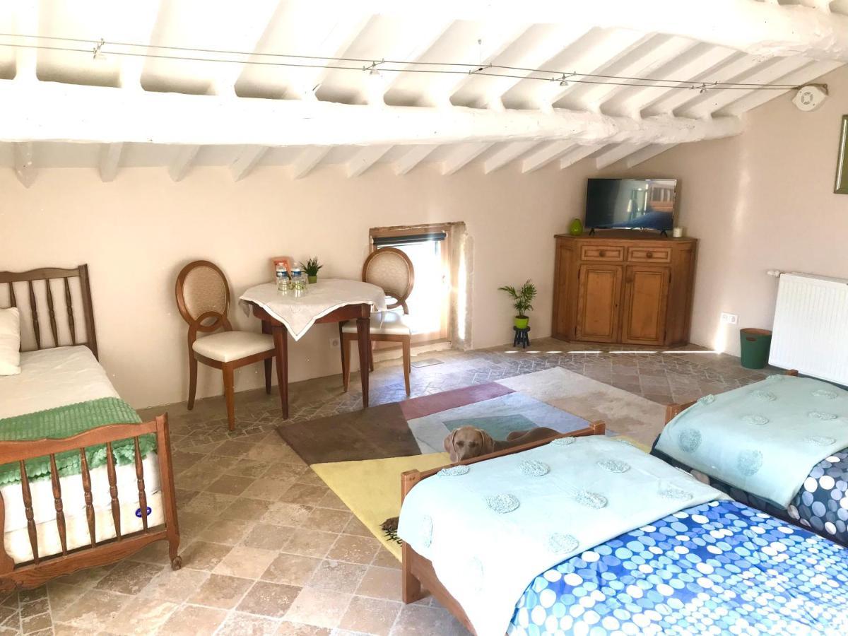 La Bergerie Des Amandiers Chambres Et Table D'Hotes Malataverne Esterno foto