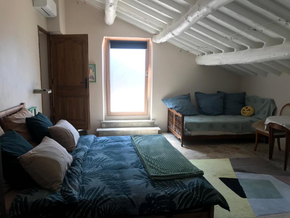 La Bergerie Des Amandiers Chambres Et Table D'Hotes Malataverne Esterno foto